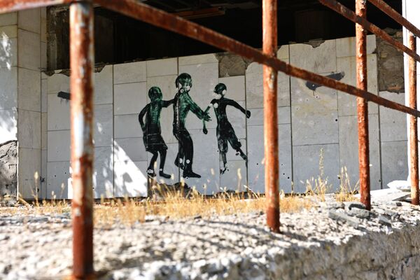 Desenho em parede de um dos prédios da zona de exclusão de Chernobyl
 - Sputnik Brasil