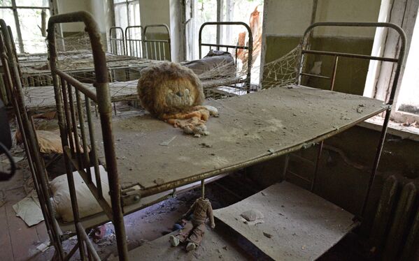 Creche abandonada na zona de exclusão de Chernobyl
 - Sputnik Brasil