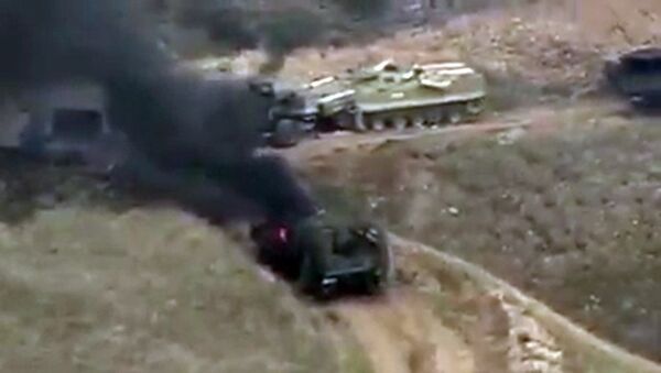 Veículos atingidos durante conflito militar em Nagorno-Karabakh - Sputnik Brasil