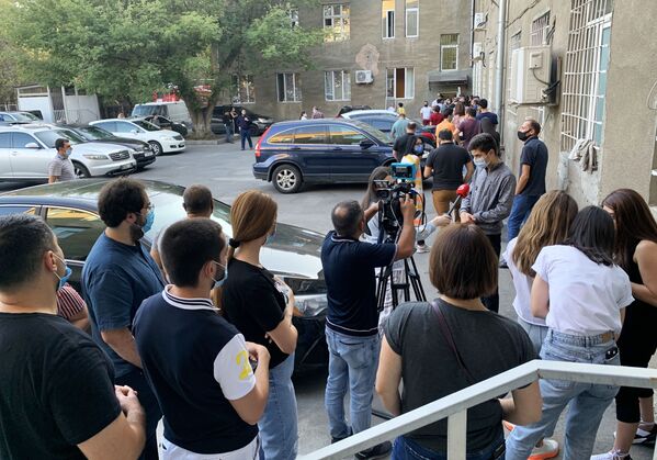 Pessoas formam fila para doar sangue em Nagorno-Karabakh
 - Sputnik Brasil