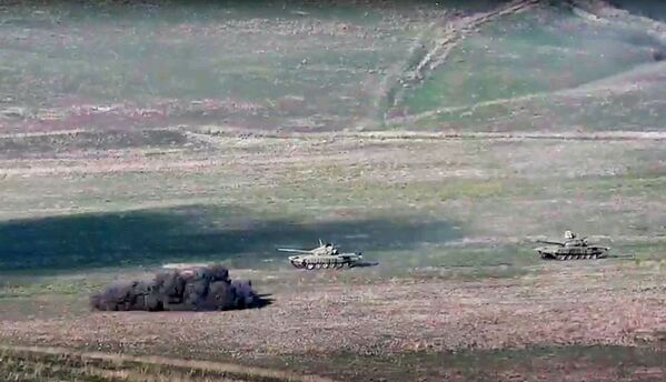 Exército armênio destrói tanques do Azerbaijão
 - Sputnik Brasil