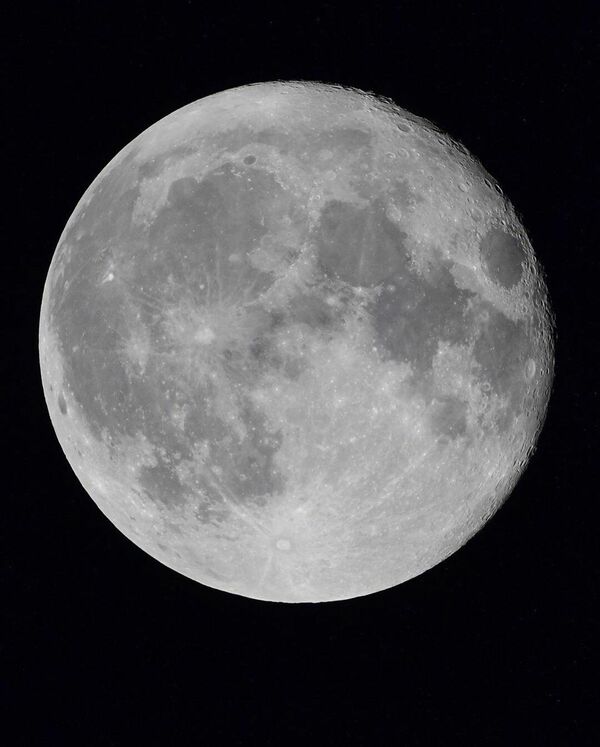 Registro da Lua tirado da escotilha da Estação Espacial Internacional - Sputnik Brasil