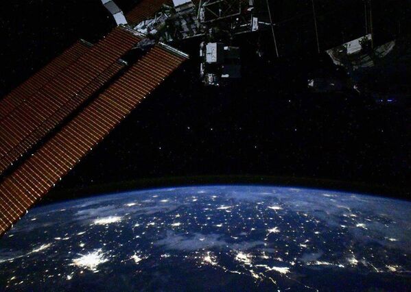 Céu noturno da Terra e Ursa Maior visíveis da Estação Espacial Internacional - Sputnik Brasil