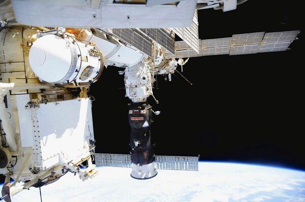 Registro da nave espacial de carga Progress acoplada à Estação Espacial Internacional - Sputnik Brasil