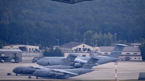 Aeronave militar norte-americana decola da Base Aérea de Ramstein dos EUA em Ramstein, Alemanha, 9 de junho de 2020 - Sputnik Brasil
