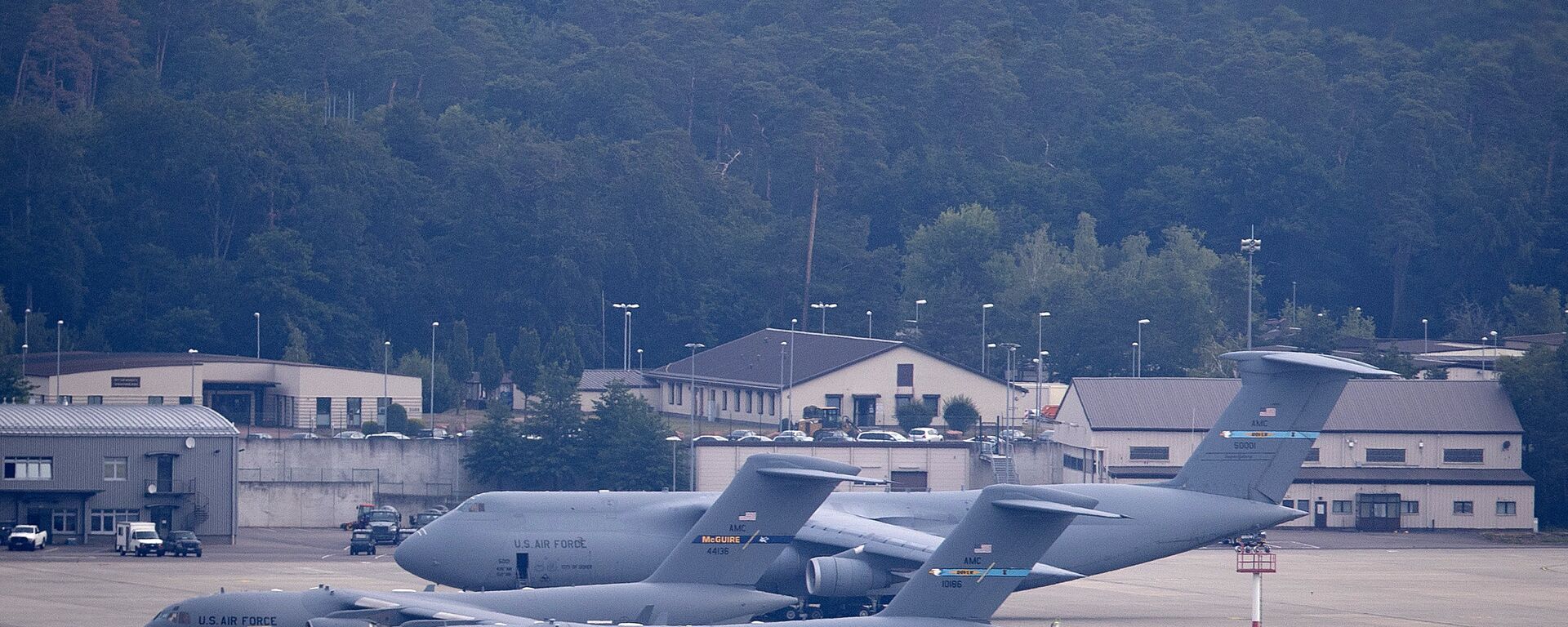 Aeronave militar norte-americana decola da Base Aérea de Ramstein dos EUA em Ramstein, Alemanha, 9 de junho de 2020 - Sputnik Brasil, 1920, 03.02.2023