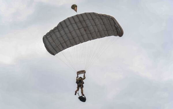 Adestramento conjunto de salto livre operacional (SLOP) entre as Forças Singulares: Marinha do Brasil, Exército Brasileiro e Força Aérea Brasileira - Sputnik Brasil