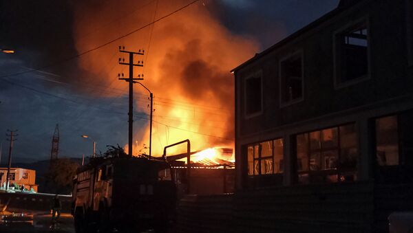 Incêndio em Stepanakert, capital da não reconhecida república de Nagorno-Karabakh - Sputnik Brasil
