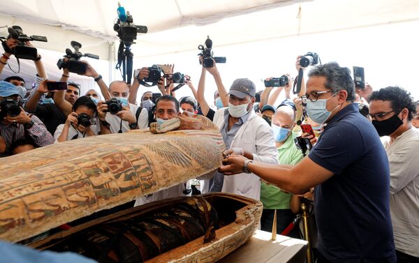 Sarcófagos da 26ª dinastia egípcia recentemente descobertos na necrópole de Saqqara, no Egito - Sputnik Brasil