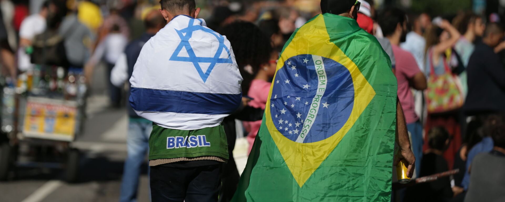 Bandeiras de Israel e do Brasil em manifestação a favor do presidente Jair Bolsonaro, na avenida Paulista, em São Paulo - Sputnik Brasil, 1920, 14.11.2023