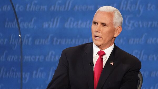Em Salt Lake City, nos EUA, o candidato republicano à vice-presidência, Mike Pence, participa de debate com sua adversária democrata, Kamala Harris, em 7 de outubro de 2020 - Sputnik Brasil