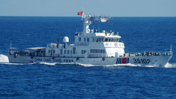 Navio da guarda costeira da China navegando em águas disputadas com Japão - Sputnik Brasil