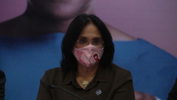 Ministra Damares Alves durante lançamento de Campanha em Prevenção ao Câncer de Mama, pelo Outubro Rosa, no Ministério da Saúde em Brasília (DF), nesta quarta-feira (7) - Sputnik Brasil