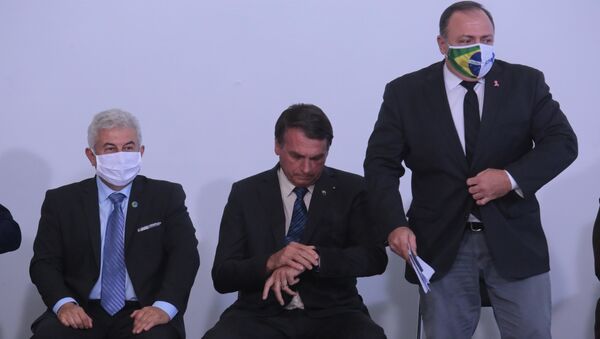 O Presidente Jair Bolsonaro  e o Ministro da Saúde, General Pazuello,  durante cerimônia de lançamento do Genomas, no Palácio do Planalto, na cidade de Brasília, DF - Sputnik Brasil