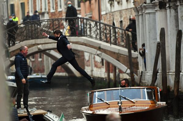 Ator dos EUA Tom Cruise durante as filmagens de Missão Impossível: Lybra em Veneza, Itália
 - Sputnik Brasil