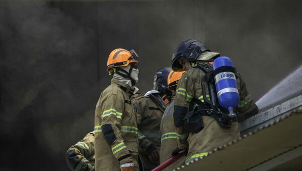 Bombeiros tentam controlar incêndio no hospital Geral de Bonsucesso, na zona norte do estado do Rio de Janeiro - Sputnik Brasil