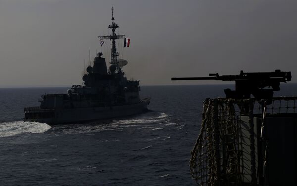 Navio de guerra francês durante exercício militar conduzido pela França, Reino Unido e Chipre em 27 de outubro de 2020 no Mediterrâneo - Sputnik Brasil