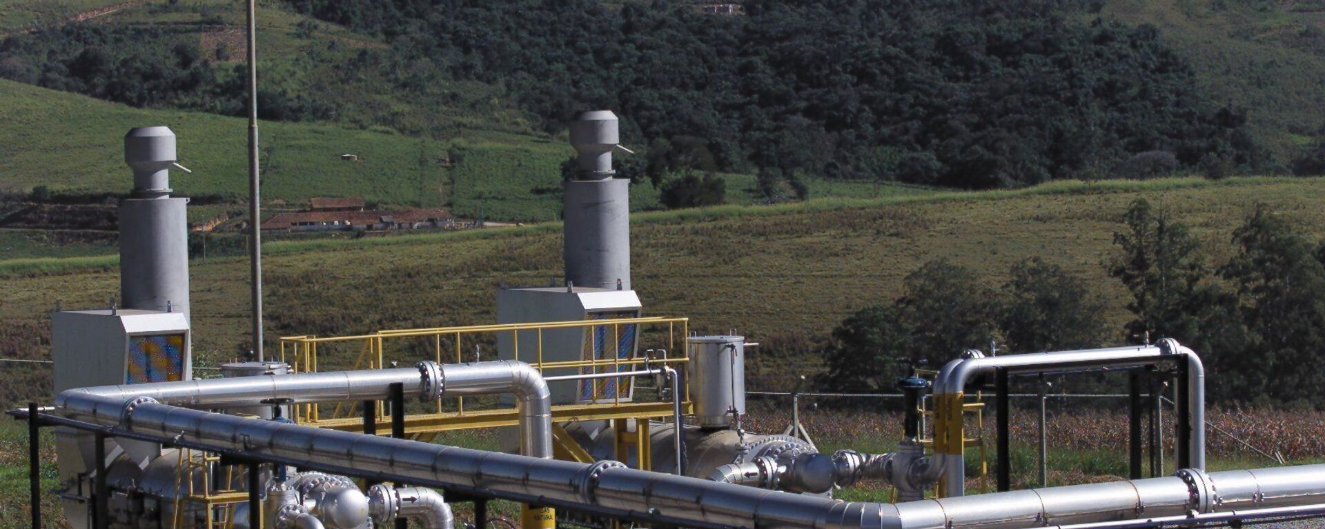Tubulações que trazem o gás do gasoduto Brasil-Bolívia, em Itatiba, interior de São Paulo - Sputnik Brasil, 1920, 19.08.2021