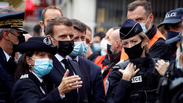 Presidente da França, Emmanuel Macron visita local de ataque em Nice - Sputnik Brasil