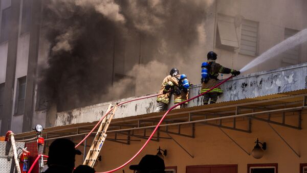Bombeiros controlam incêndio no Hospital Federal de Bonsucesso, na zona norte do Rio de Janeiro, em 27 de outubro de 2020 - Sputnik Brasil