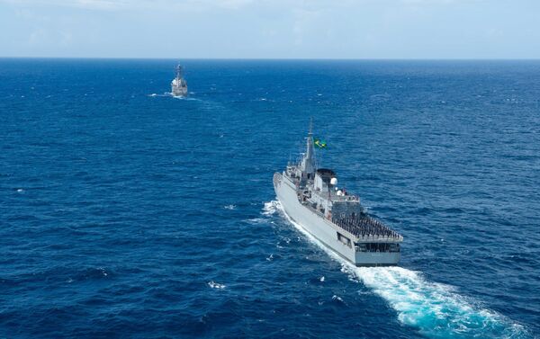 Exercício de passagem conduzido pelas Marinhas do Brasil e EUA no mar do Caribe - Sputnik Brasil