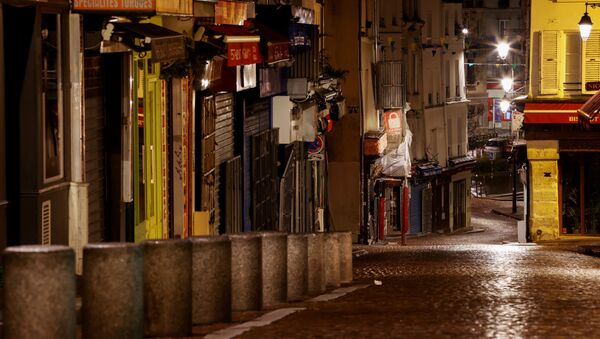Ruas desertas devido ao lockdown decretado em Paris, na França, para conter segunda onda do coronavírus - Sputnik Brasil