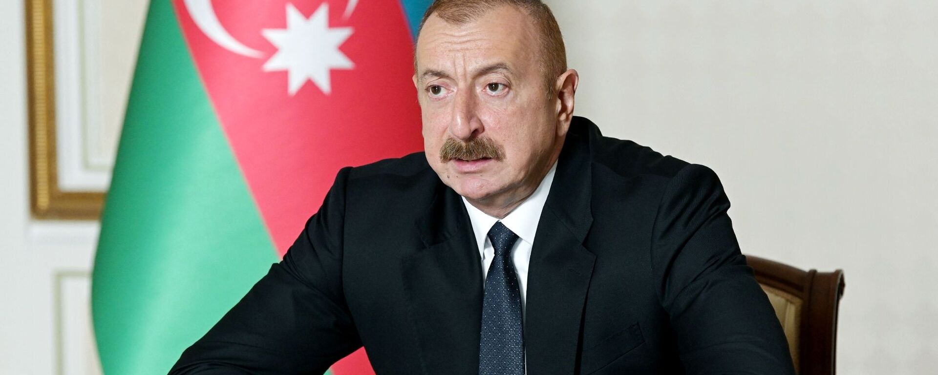 Ilham Aliev, presidente do Azerbaijão, durante reunião em torno da guerra de Nagorno-Karabakh - Sputnik Brasil, 1920, 18.02.2023