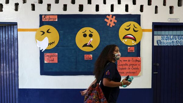 Estudante comparece às aulas presenciais em escola estadual em São Paulo, 3 de novembro de 2020  - Sputnik Brasil