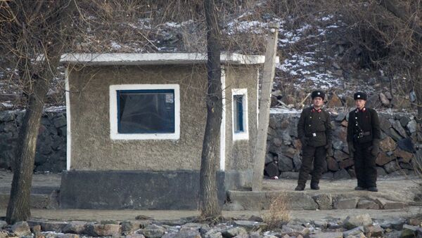 Soldados norte-coreanos tomam guarda na fronteira com a China - Sputnik Brasil