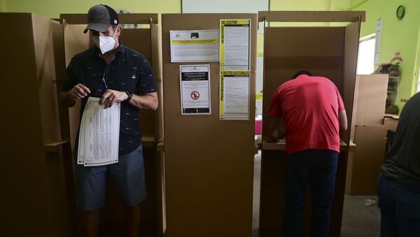 Eleitores votam em San Juan, capital de Porto Rico, em 3 de novembro - Sputnik Brasil