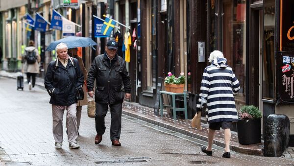 Pessoas andando por ruas de Estocolmo, Suécia - Sputnik Brasil