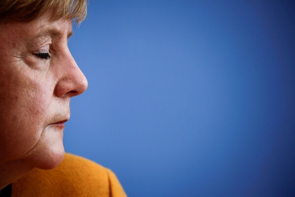 Chanceler alemã Angela Merkel durante coletiva de imprensa sobre a atual situação da pandemia de coronavírus em Berlim, Alemanha - Sputnik Brasil