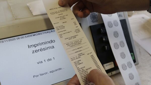  Urnas eletrônicas são testadas e imprimem boletins que são usados ao final de todas as votações. - Sputnik Brasil