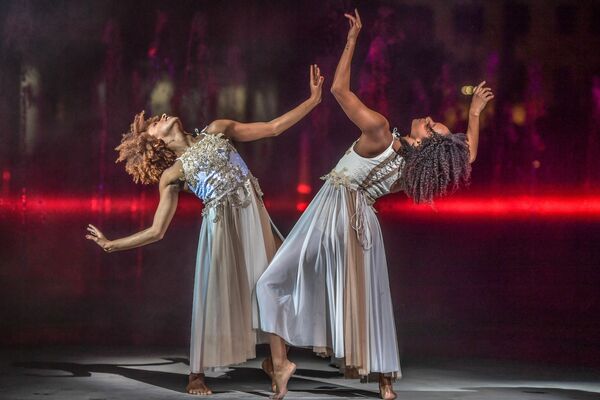 Dançarinas se apresentam durante cerimônia de abertura da São Paulo Fashion Week - Sputnik Brasil