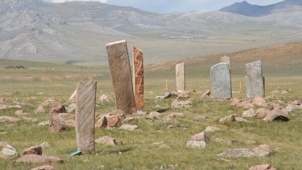 Monumentos megalíticos na estepe próxima de Moron, Mongólia - Sputnik Brasil