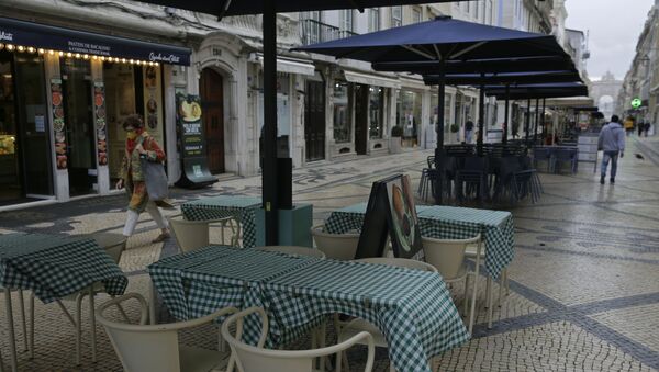Restaurante em uma rua em Lisboa, em meio às medidas de distanciamento social introduzidas no país por causa da pandemia da COVID-19, 4 de novembro de 2020 - Sputnik Brasil