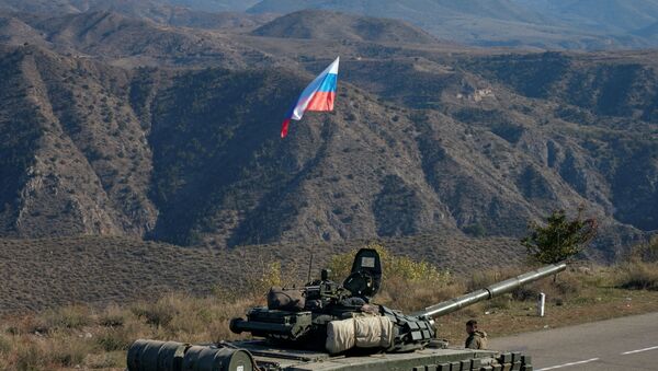 Blindado da missão de paz russa na região contestada de Nagorno-Karabakh, 10 de novembro de 2020  - Sputnik Brasil