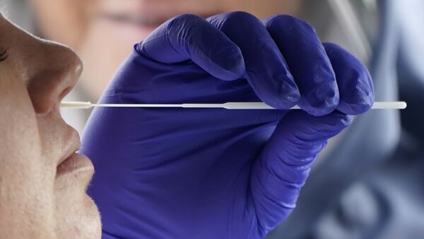 Paciente faz teste de COVID-19 em Salt Lake City, nos EUA - Sputnik Brasil
