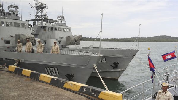 Tropas da Marinha do Camboja em navio da base naval de Ream, em Sihanoukville - Sputnik Brasil