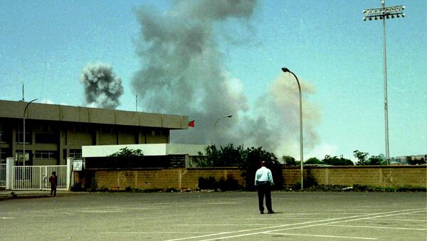 Nuvens de fumaça sobem do aeroporto de Asmara, na Eritreia, após um ataque aéreo (arquivo) - Sputnik Brasil