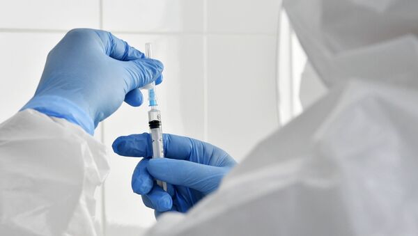 Vacinação contra o coronavírus por médicos na Rússia - Sputnik Brasil
