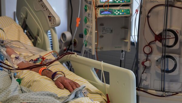 Paciente infectado pela COVID-19 em leito de UTI no hospital Albert Einstein, São Paulo, 16 de novembro de 2020  - Sputnik Brasil