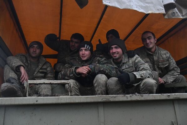 Soldados em caminhão no distrito de Fizuli, Azerbaijão. - Sputnik Brasil