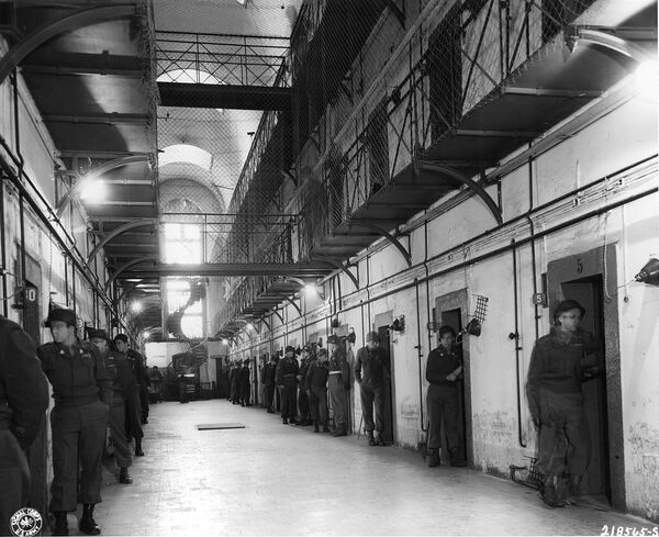A prisão de Nuremberg. Jaulas ocupadas por Goring e Hess estavam localizadas no canto direito ao fundo - Sputnik Brasil