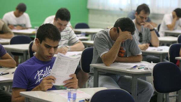 Alunos fazendo a prova do ENADE (Exame Nacional de Desempenho do Estudante), na unidade COC Ribeirania, em Ribeirão Preto, São Paulo, 8 de novembro de 2020 (foto de arquivo) - Sputnik Brasil