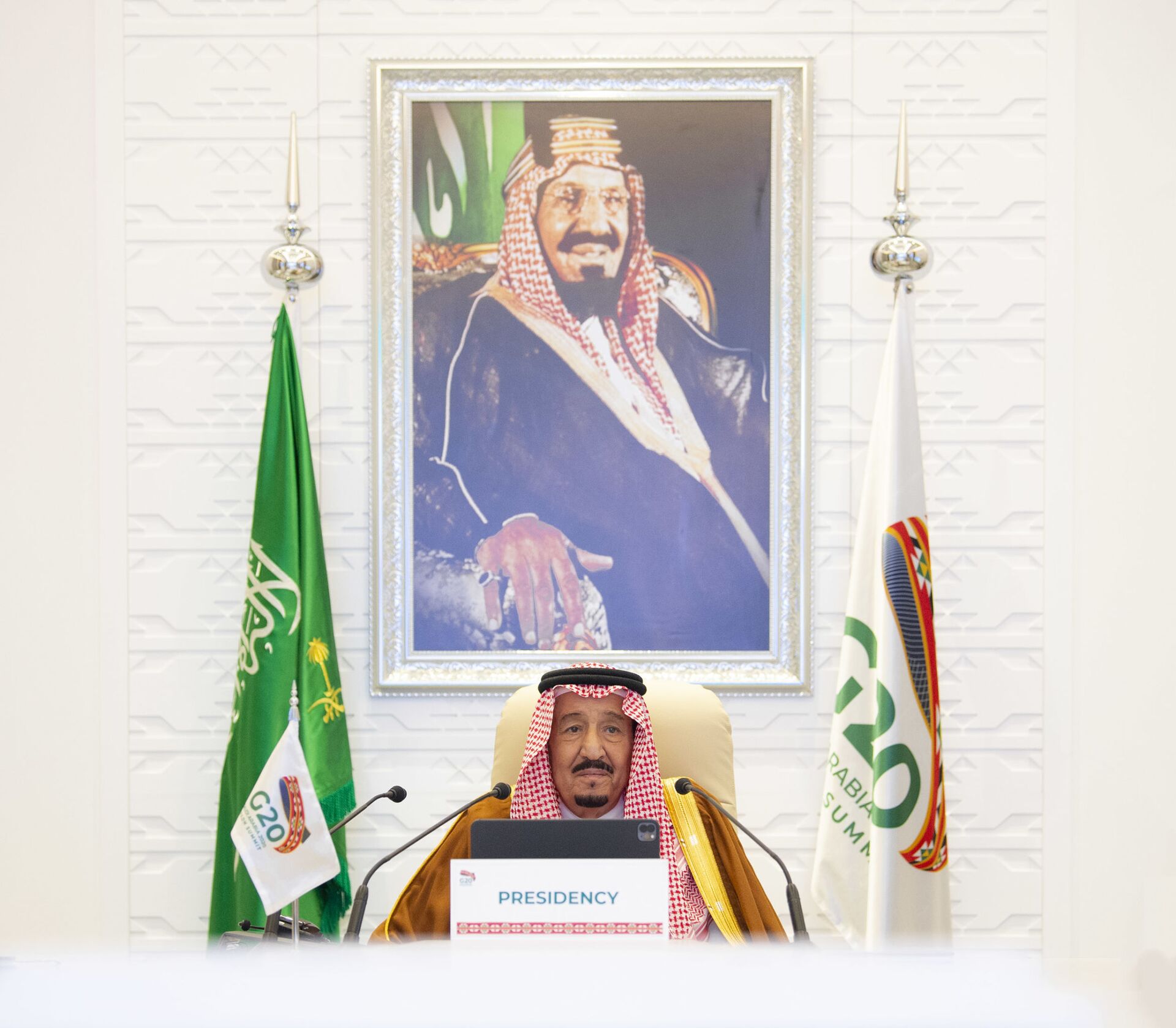 Rei da Arábia Saudita, Salman bin Abdulaziz Al Saud, discursa durante encontro de líderes do G20, realizado por videoconferência a partir de Riad, Arábia Saudita, 21 de novembro de 2020 - Sputnik Brasil, 1920, 30.12.2021