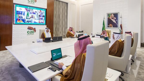 Líderes sauditas acompanham discurso do Rei Salman bin Abdulaziz Al Saud durante encontro de líderes do G20, realizado por videoconferência a partir de Riad, Arábia Saudita, 21 de novembro de 2020 - Sputnik Brasil