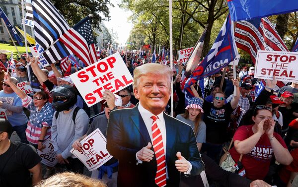 Apoiadores do presidente dos EUA, Donald Trump, protestam contra resultados das eleições presidenciais de 2020 - Sputnik Brasil