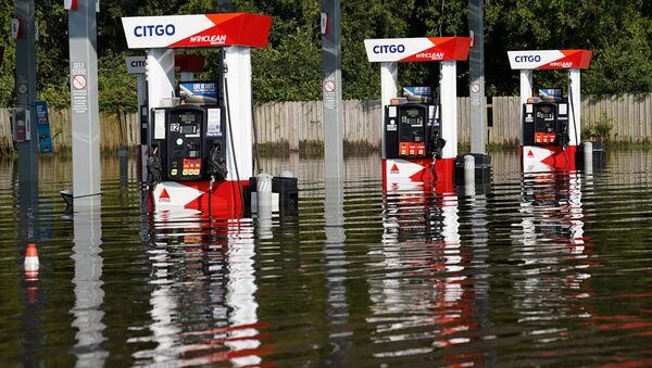 Posto de gasolina da Citgo inundado após passagem da tempestade tropical Harvey em Port Arthur, Texas, EUA, em 31 de agosto de 2017 - Sputnik Brasil