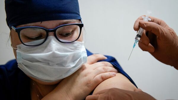 Médica de hospital regional recebe a vacina Sputnik V contra a COVID-19 em Tver, Rússia - Sputnik Brasil